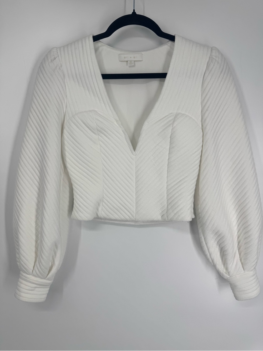 Anthropologie Eri + Ali White Ribbed V-Neck Puff Sleeve Crop Top Size XS - Picture 3 of 11